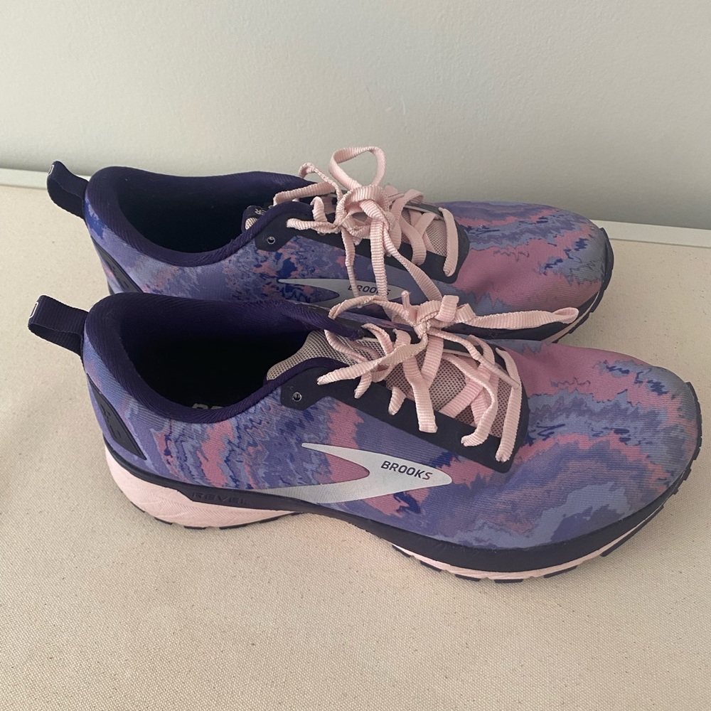 Brooks Women’s Running Shoe - Picture 5 of 6